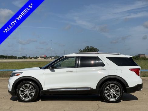 Certified 2023 Ford Explorer Limited AWD/4WD image 3