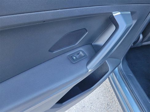 Used 2018 Volkswagen Tiguan SEL Premium w/ R-Line Package image 12