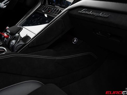 Used 2024 Lamborghini Urus Performante AWD/4WD image 43
