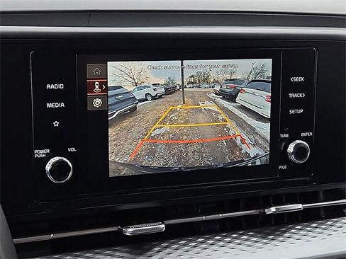 Used 2024 Kia Carnival LX image 17