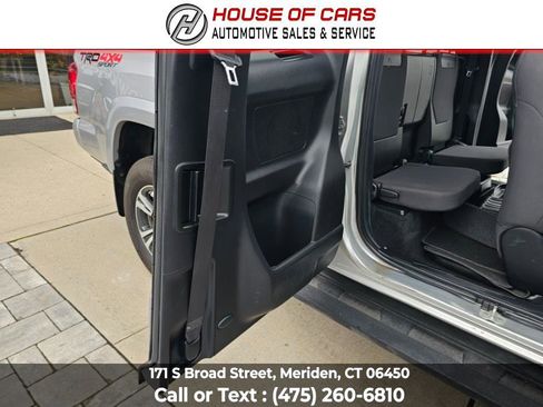 Used 2017 Toyota Tacoma TRD Sport image 47