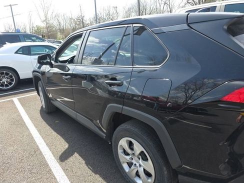 Used 2022 Toyota RAV4 LE image 10
