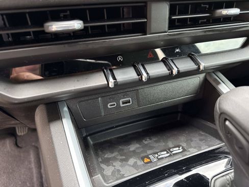 Used 2025 Chevrolet Colorado Trail Boss AWD/4WD image 26