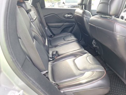 Used 2017 Jeep Cherokee Trailhawk AWD/4WD image 34