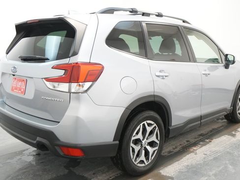 Used 2021 Subaru Forester Premium image 8