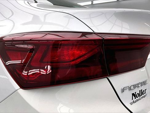 Used 2024 Kia Forte LXS w/ LXS Technology Package image 30