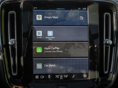 Used 2025 Volvo XC40 B5 Core image 23