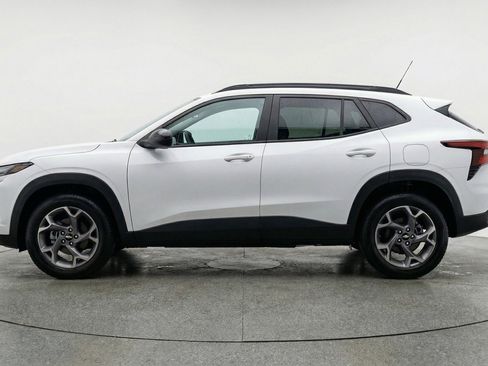 Used 2025 Chevrolet Trax LT FWD image 5