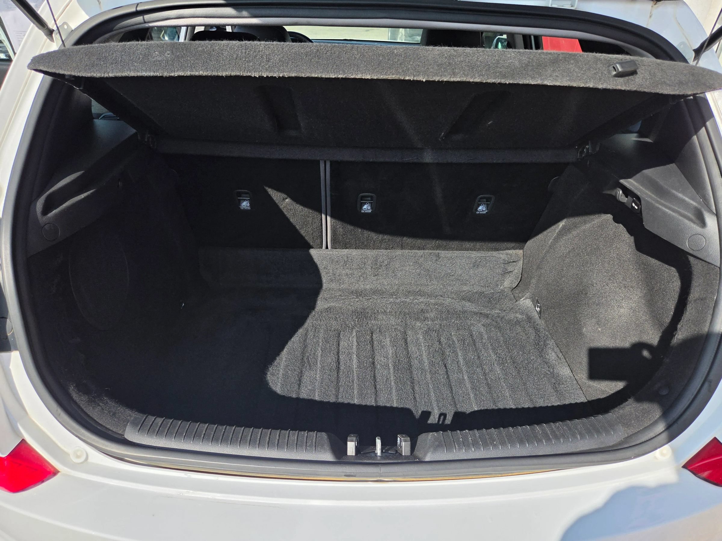 Used 2018 Hyundai Elantra GT w/ Tech Package 03 FWD image 12
