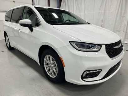Used 2023 Chrysler Pacifica Touring-L