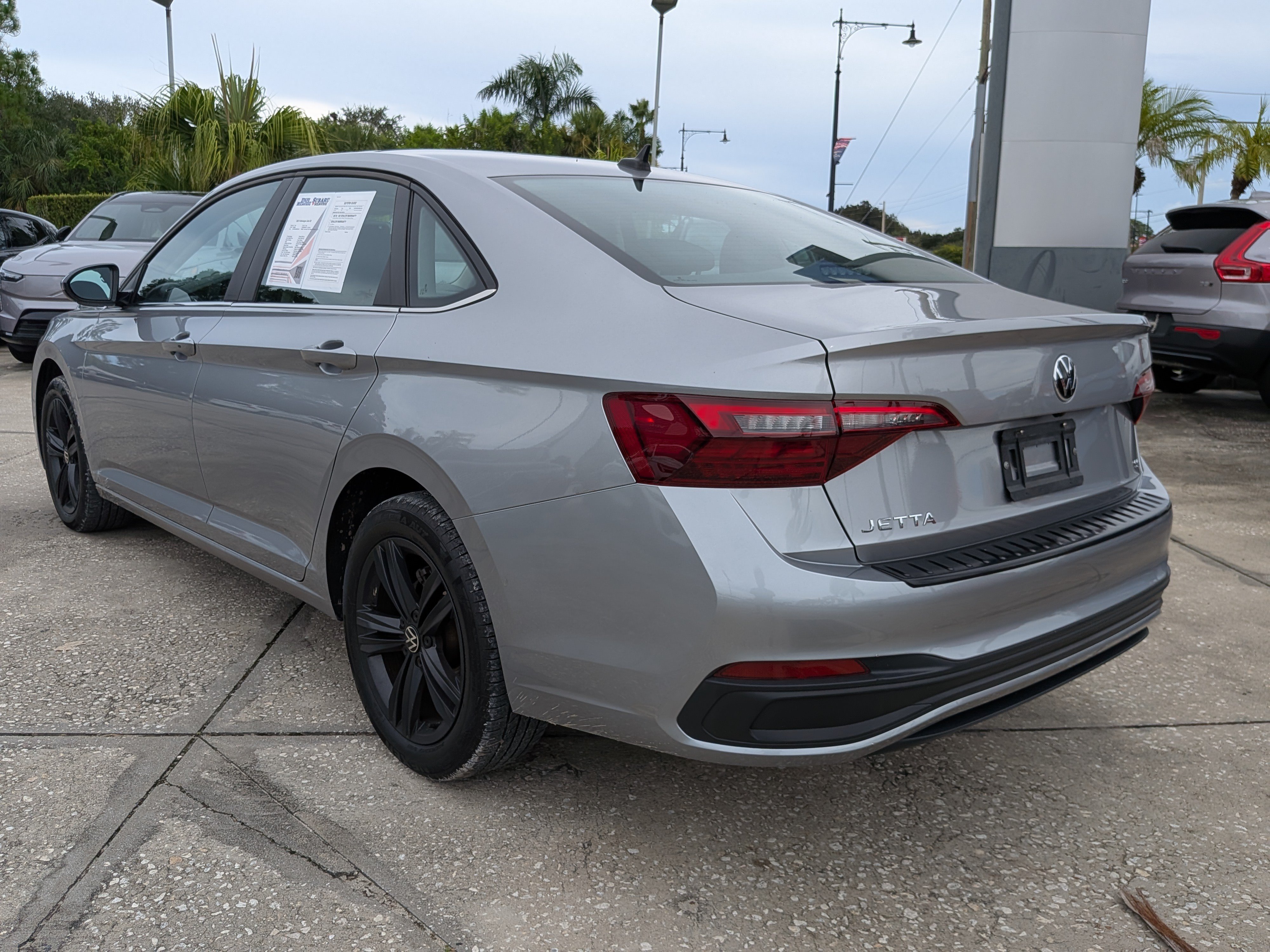 Used 2023 Volkswagen Jetta SE FWD image 6