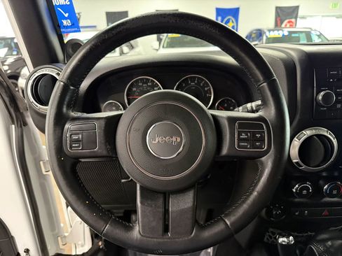 Used 2013 Jeep Wrangler Unlimited Rubicon AWD/4WD image 27