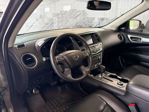 Used 2018 Nissan Pathfinder SL AWD/4WD image 8