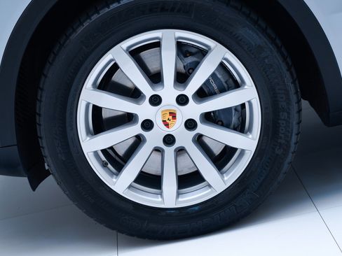 Used 2022 Porsche Cayenne image 12