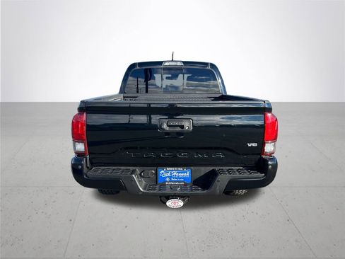 Used 2019 Toyota Tacoma TRD Off-Road image 8