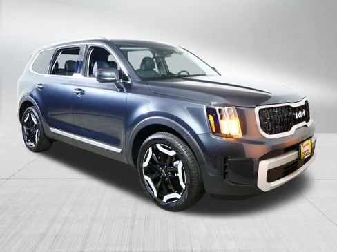 Used 2024 Kia Telluride EX w/ EX Captain's Chair Package image 1