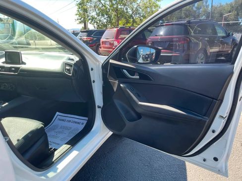 Used 2015 MAZDA MAZDA3 i Sport FWD image 11