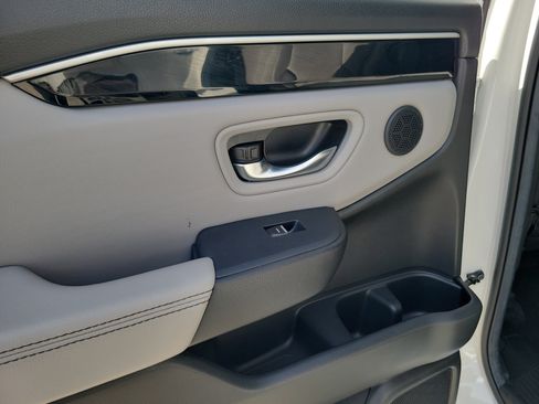 Certified 2025 Honda Pilot EX-L image 8