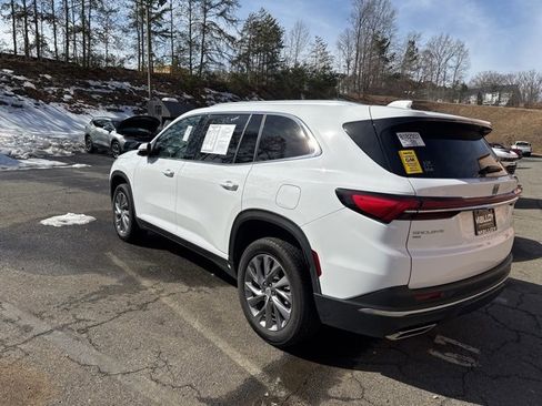 Used 2025 Buick Enclave Preferred image 7