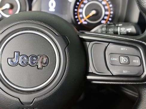 Used 2025 Jeep Wrangler Sport AWD/4WD image 10