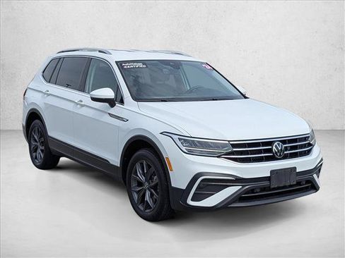 Used 2024 Volkswagen Tiguan SE AWD/4WD image 3
