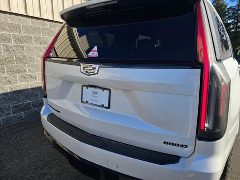 Certified 2023 Cadillac Escalade ESV Sport Platinum w/ LPO, ONYX Package image 18