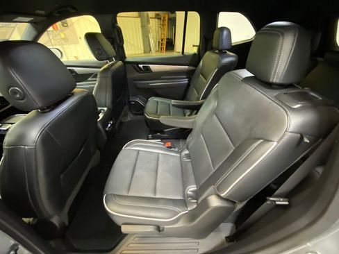Used 2025 Buick Enclave Preferred FWD image 24