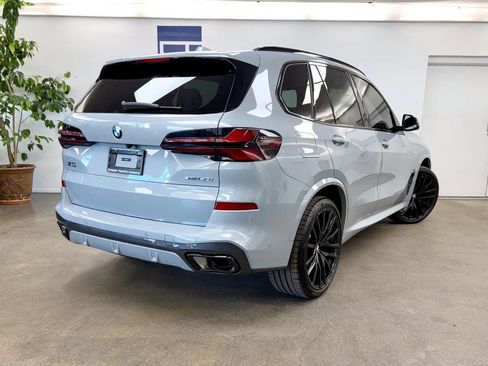 Used 2025 BMW X5 xDrive40i w/ M Sport Package image 32