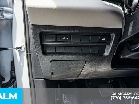 Used 2025 Mitsubishi Outlander SE FWD image 39