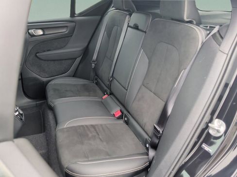 Used 2025 Volvo XC40 B5 Plus AWD/4WD image 17