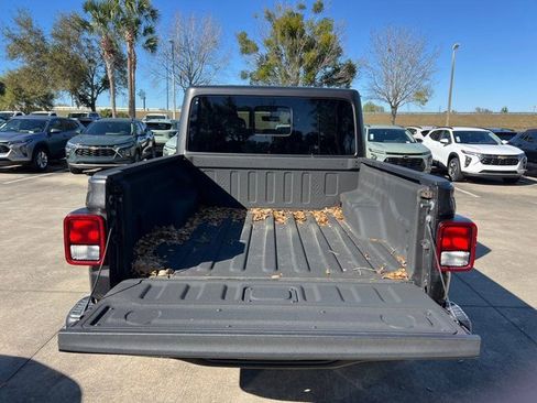 Used 2023 Jeep Gladiator Rubicon image 9