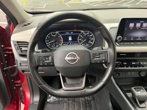 Used 2025 Nissan Rogue SV AWD/4WD image 31