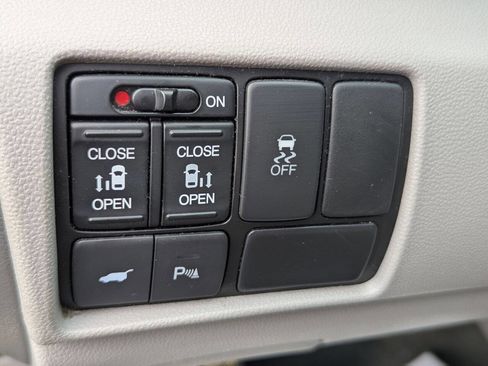 Used 2011 Honda Odyssey Touring Elite image 14