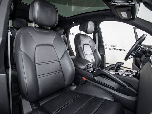 Used 2023 Porsche Cayenne Coupe AWD/4WD image 16