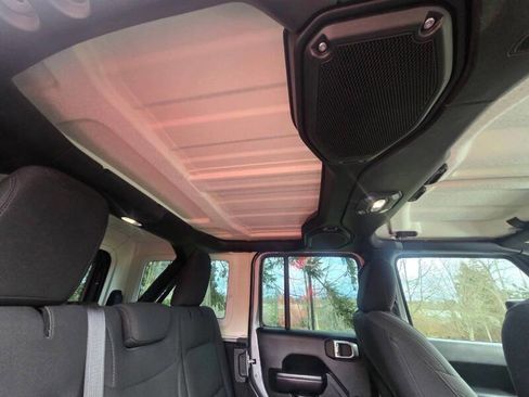 Used 2018 Jeep Wrangler Unlimited Sport AWD/4WD image 16