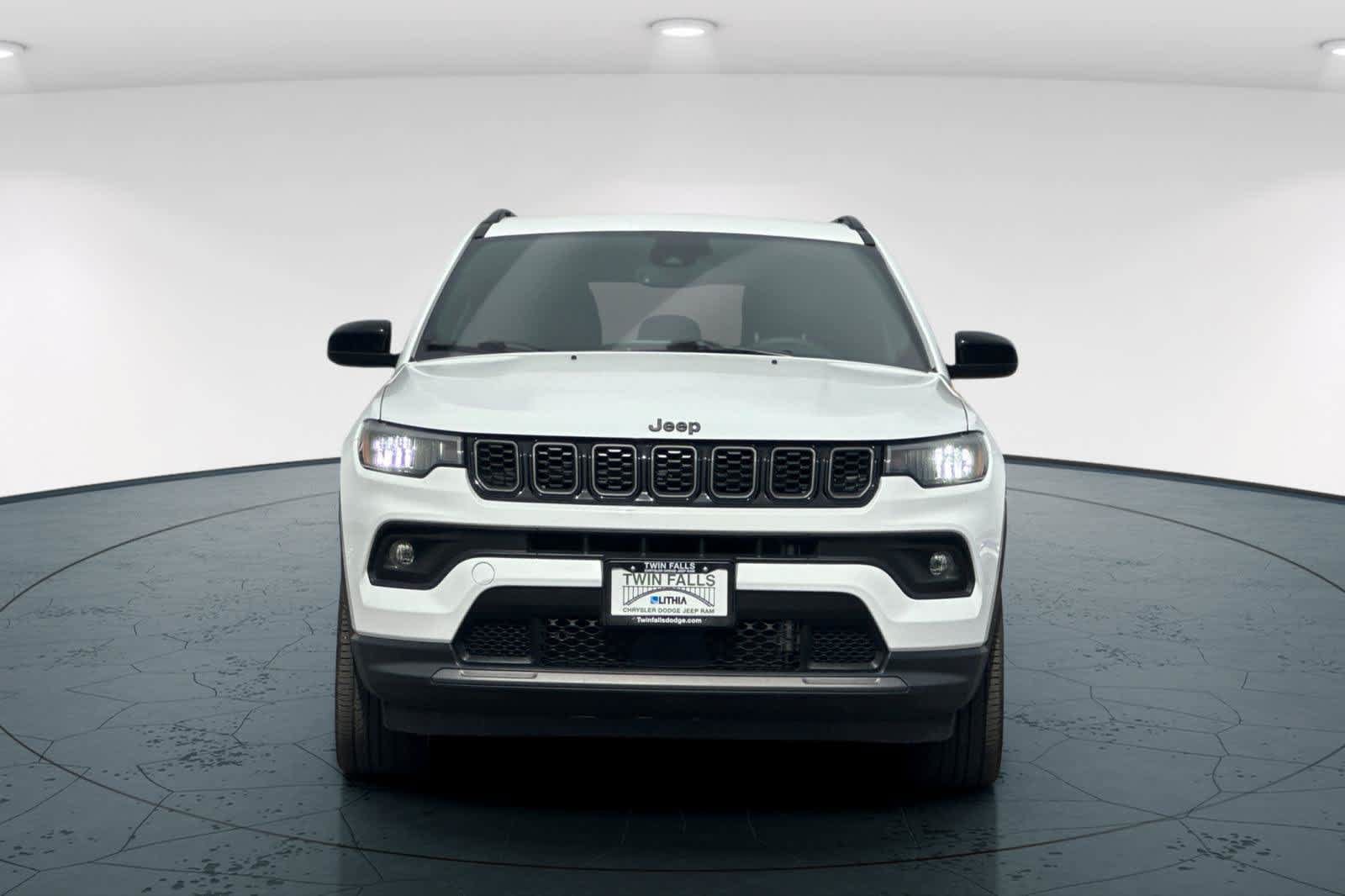 Used 2025 Jeep Compass Latitude w/ Convenience Group AWD/4WD image 10