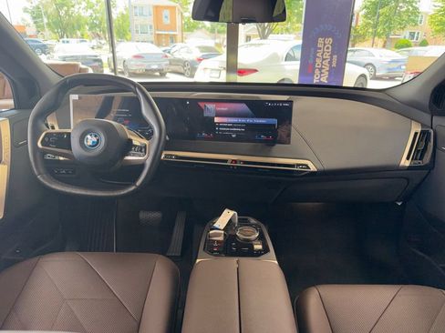 Used 2023 BMW iX xDrive50 w/ Sport Package AWD/4WD image 37