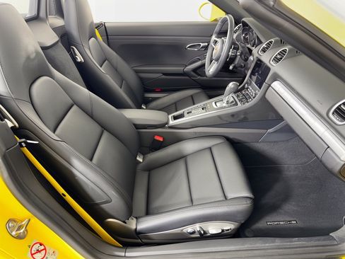 Certified 2025 Porsche 718 Boxster RWD image 30