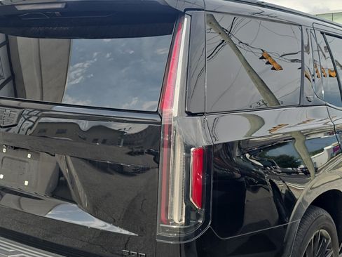 Used 2021 Cadillac Escalade Sport w/ Driver Assist Tech Package AWD/4WD image 6