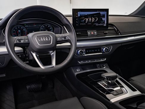 Certified 2025 Audi Q5 2.0T Premium w/ Convenience Plus Package image 4