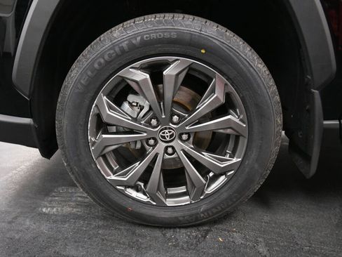 Used 2022 Toyota RAV4 XLE Premium image 34