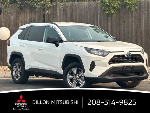 Used 2022 Toyota RAV4 LE AWD/4WD image 2