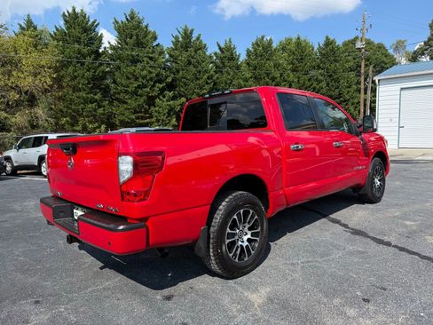Used 2021 Nissan Titan SV w/ SV Convenience Package image 9