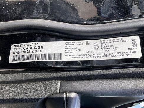 Used 2024 Jeep Grand Cherokee L Laredo image 3