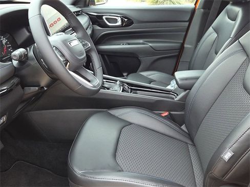 New 2026 Jeep Compass Latitude image 17