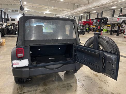 Used 2016 Jeep Wrangler Sport w/ Quick Order Package 24S AWD/4WD image 17