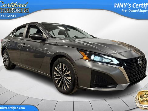 Used 2025 Nissan Altima 2.5 SV image 3