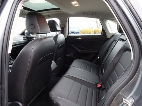 Used 2022 Volkswagen Jetta SE image 17