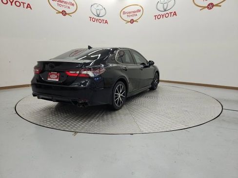 Used 2024 Toyota Camry SE image 8
