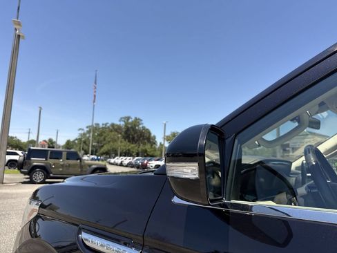 Used 2019 Lincoln Navigator Reserve AWD/4WD image 11